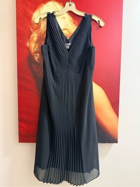 Ann Taylor Black Pleated V-Neck Sleeveless Midi Dress